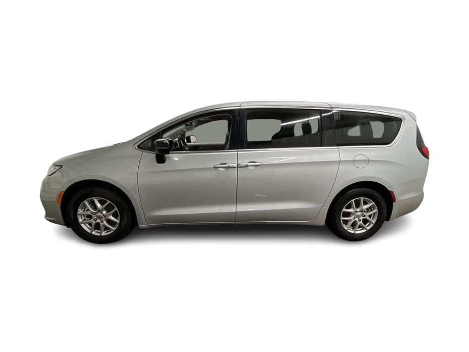 Thumbnail: 2024 Chrysler Pacifica - 3