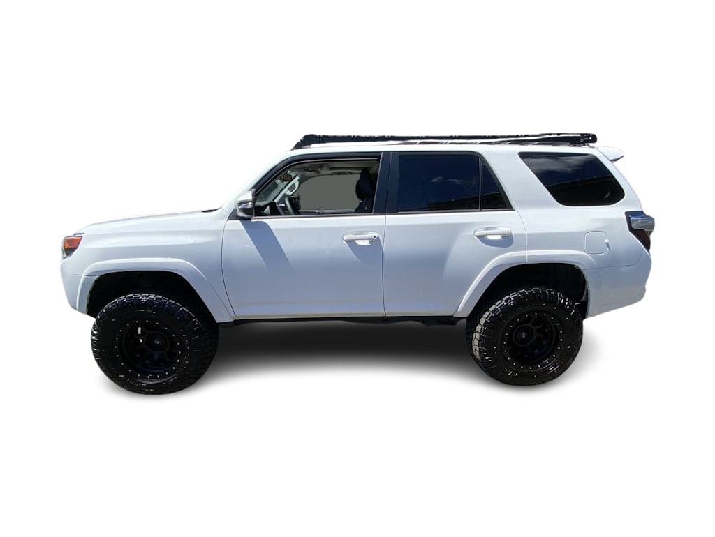 Thumbnail: 2022 Toyota 4Runner - 3