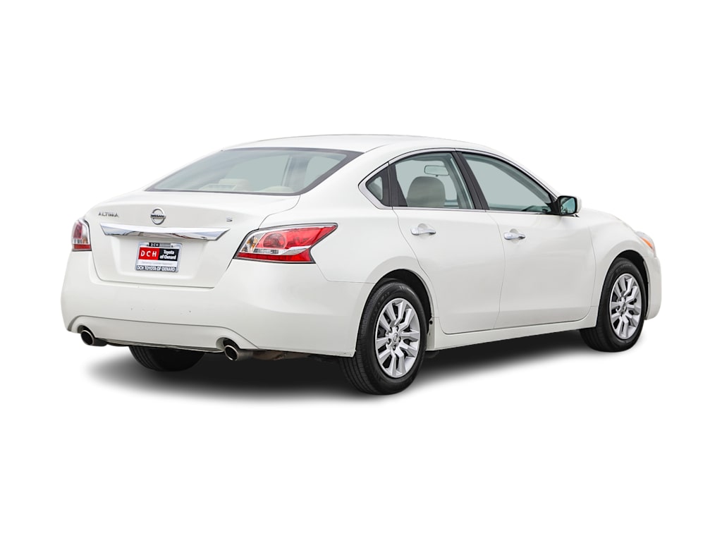 Thumbnail: 2015 Nissan Altima - 18