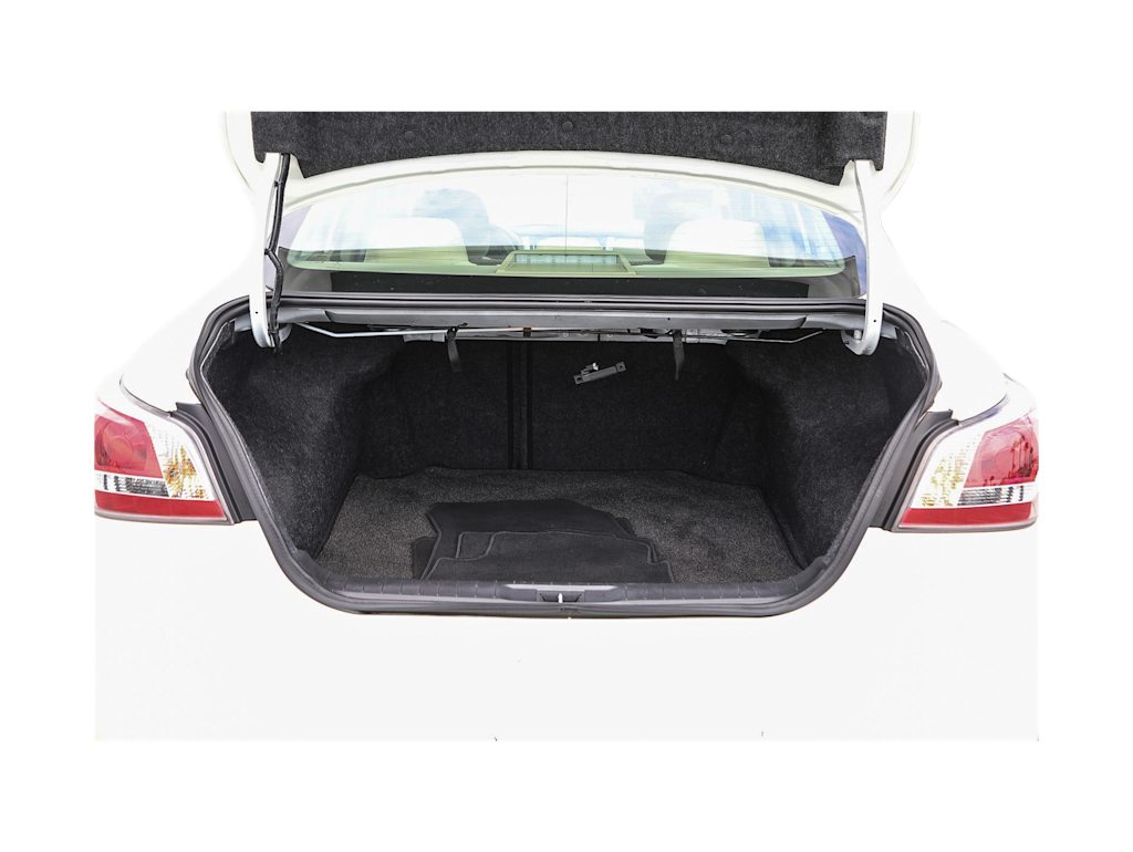 Thumbnail: 2015 Nissan Altima - 16