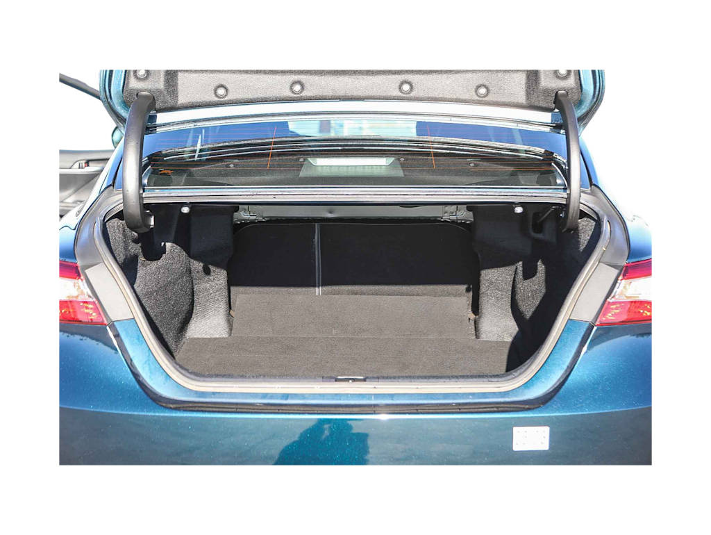 Thumbnail: 2019 Toyota Camry - 16