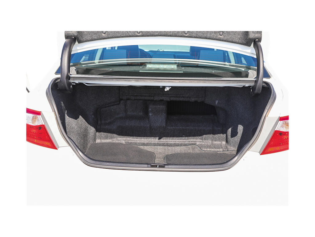 Thumbnail: 2016 Toyota Camry - 16
