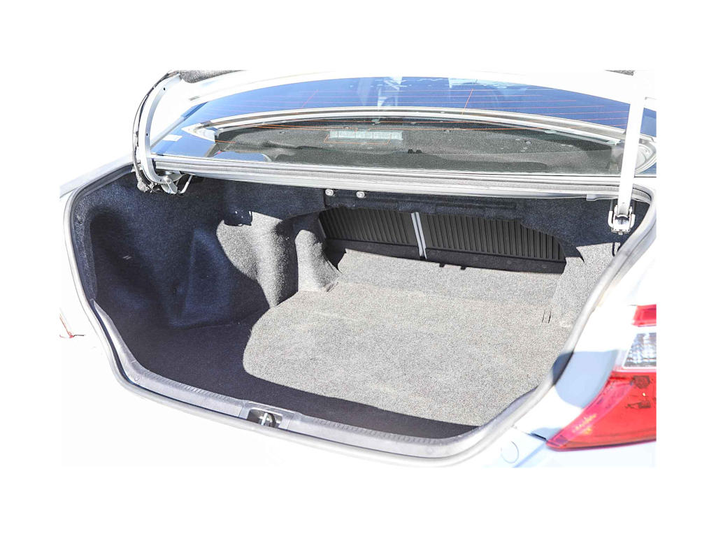 Thumbnail: 2014 Toyota Camry - 16