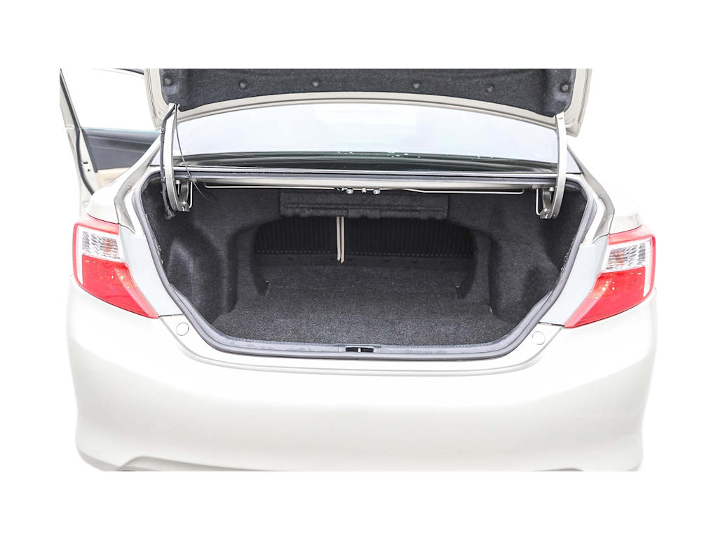 Thumbnail: 2013 Toyota Camry - 17