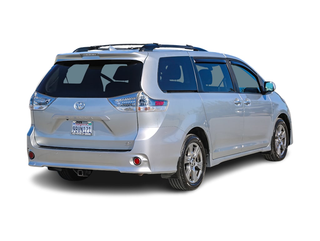 Thumbnail: 2019 Toyota Sienna - 16
