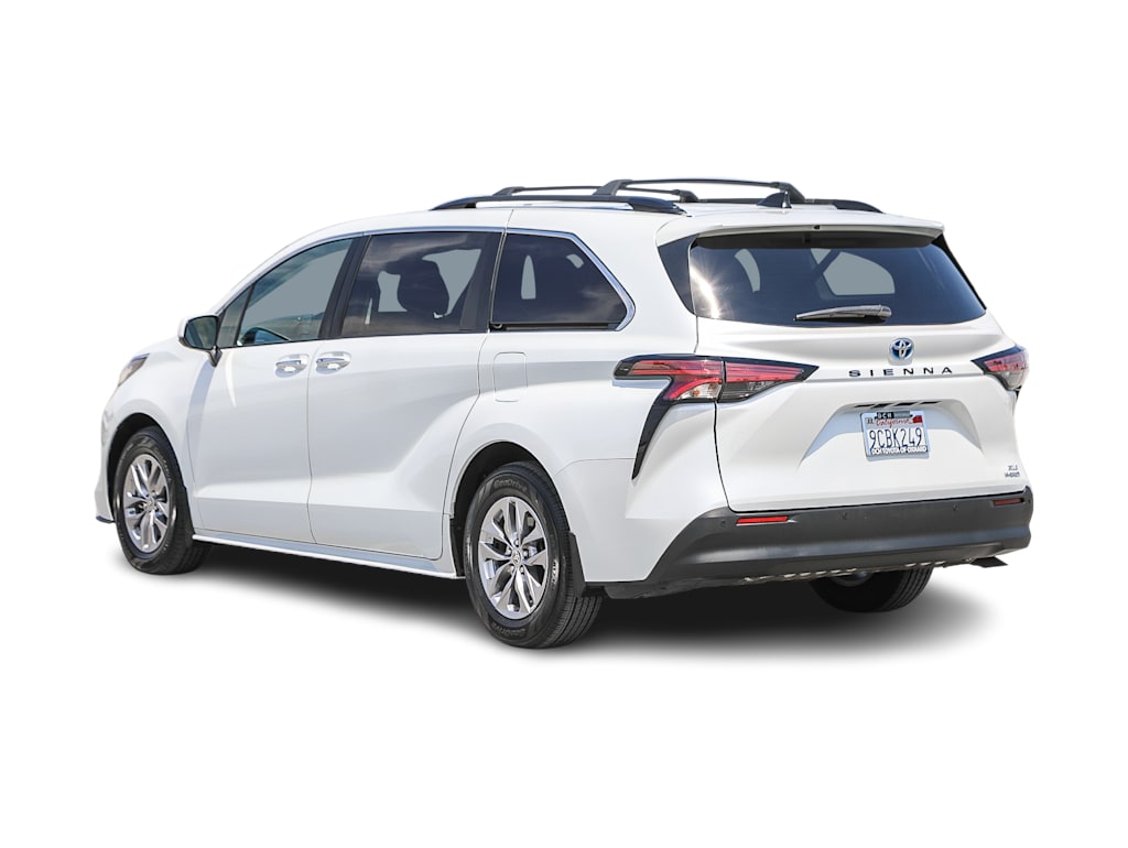Thumbnail: 2022 Toyota Sienna - 3