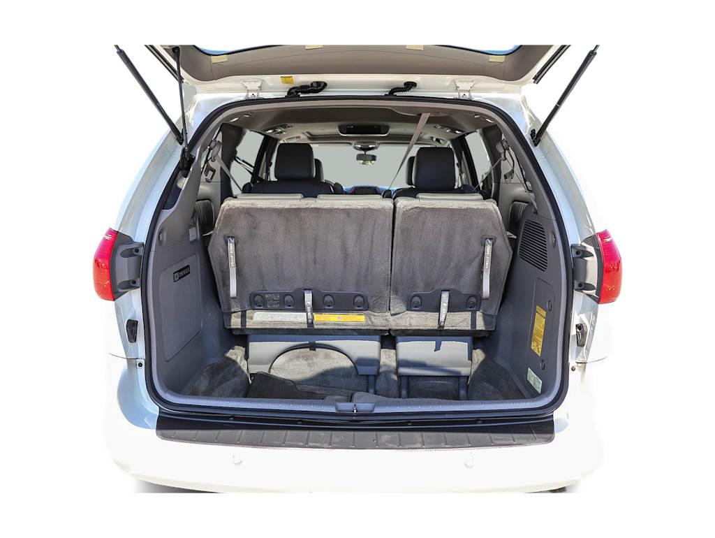 Thumbnail: 2010 Toyota Sienna - 16