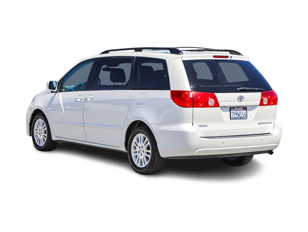 Thumbnail: 2010 Toyota Sienna - 3