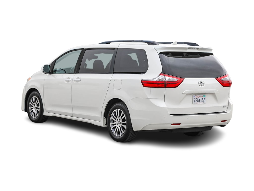 Thumbnail: 2020 Toyota Sienna - 3