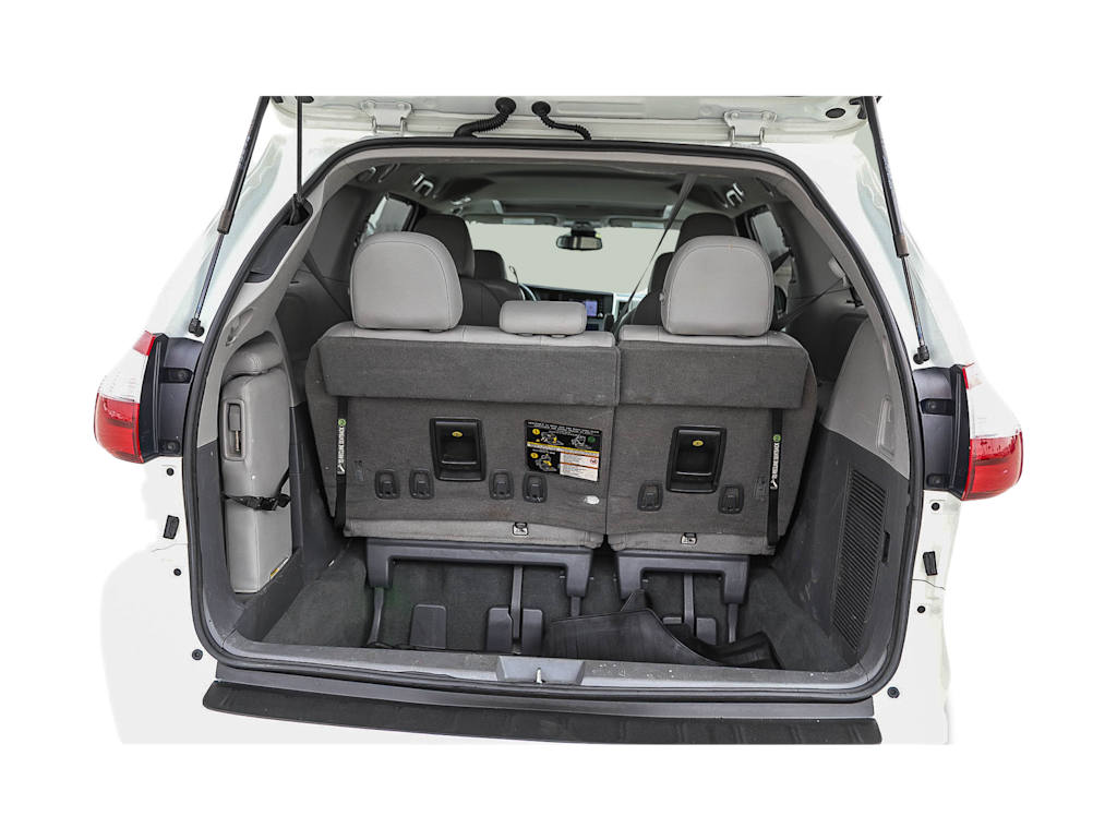 Thumbnail: 2020 Toyota Sienna - 16