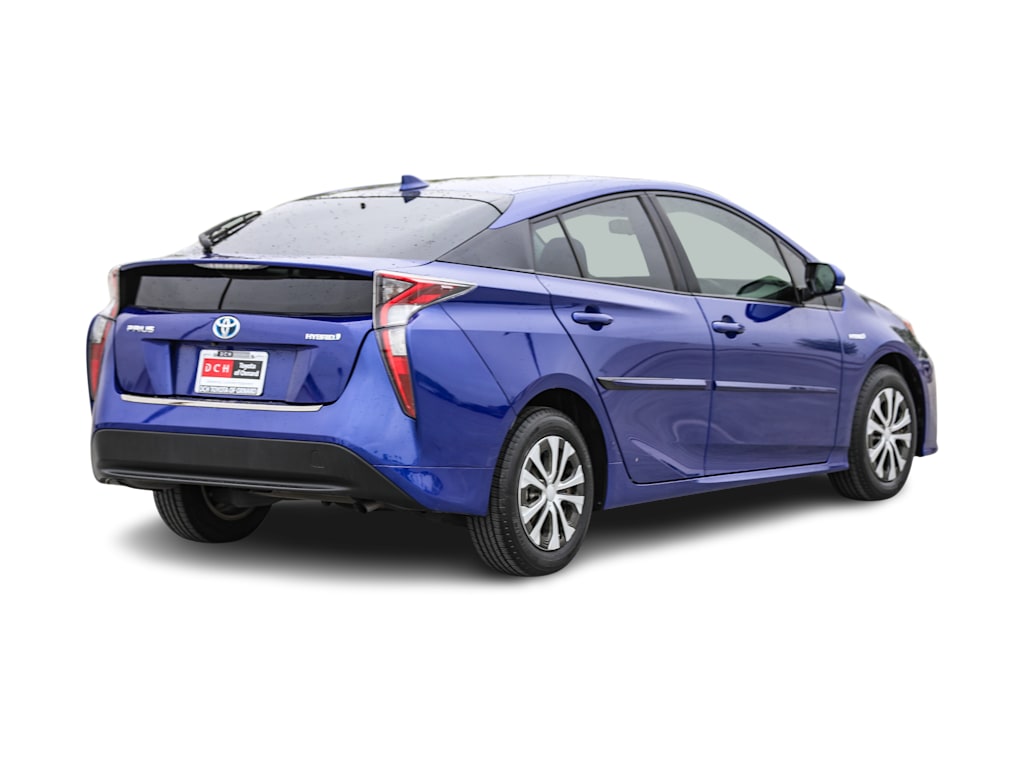 2016 Toyota Prius Three 18