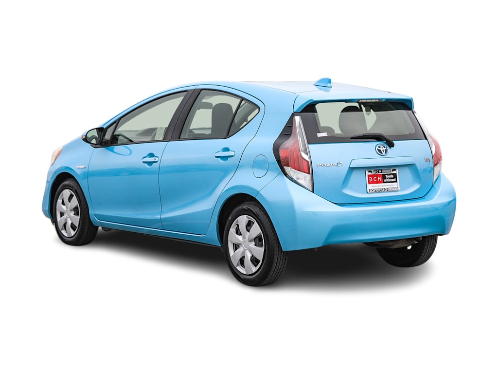 Thumbnail: 2016 Toyota Prius c - 3