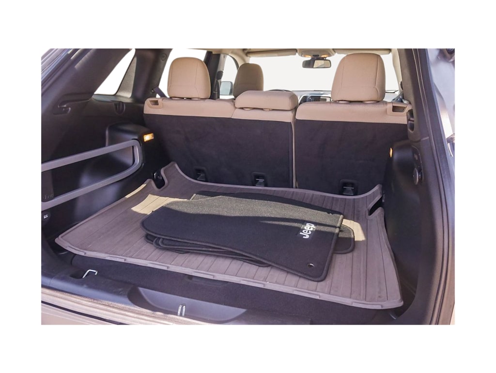 Thumbnail: 2016 Jeep Cherokee - 15