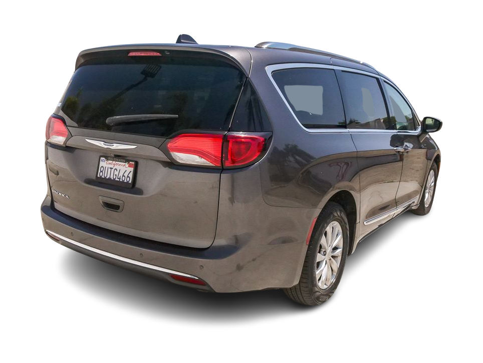 Thumbnail: 2019 Chrysler Pacifica - 10