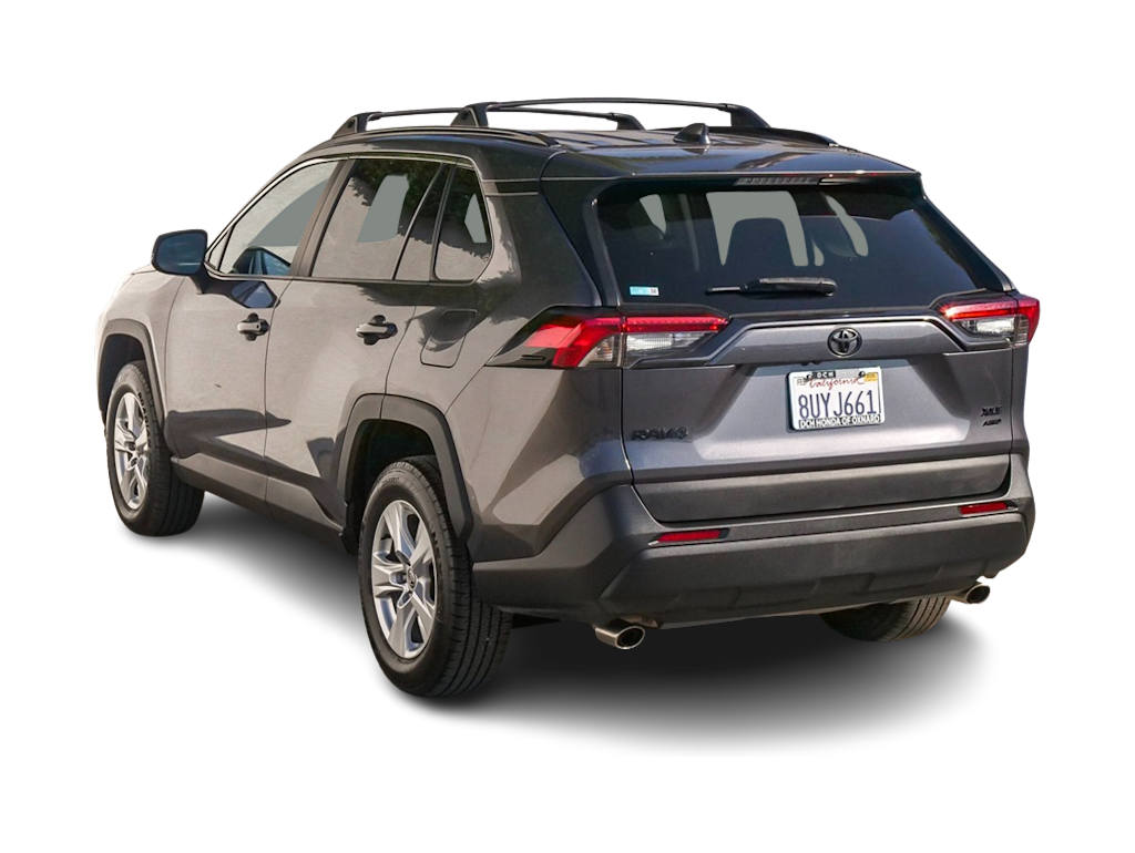 2021 Toyota RAV4 XLE 3