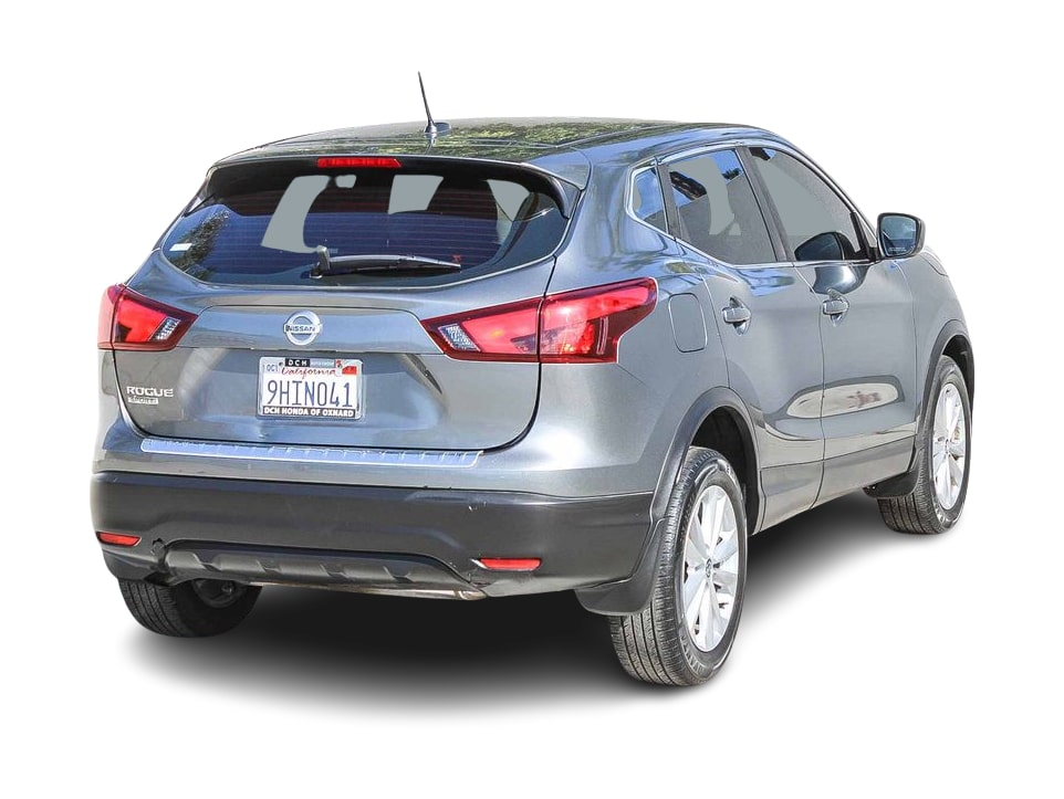 Thumbnail: 2018 Nissan Rogue Sport - 18