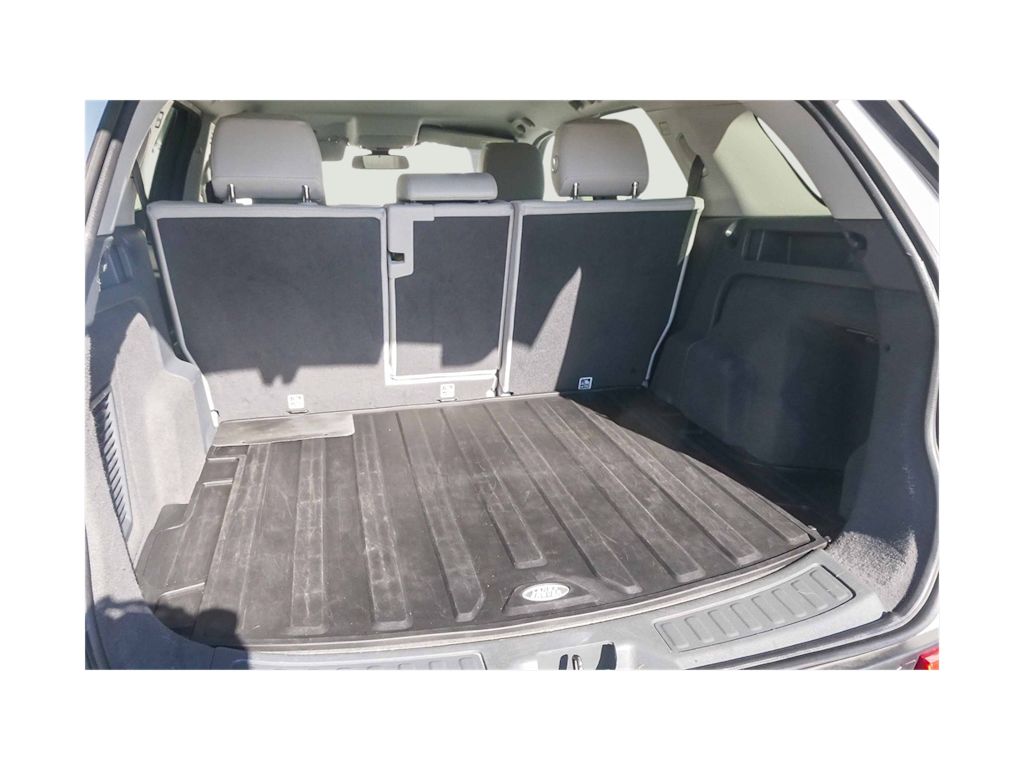 Thumbnail: 2017 Land Rover Discovery Sport - 16