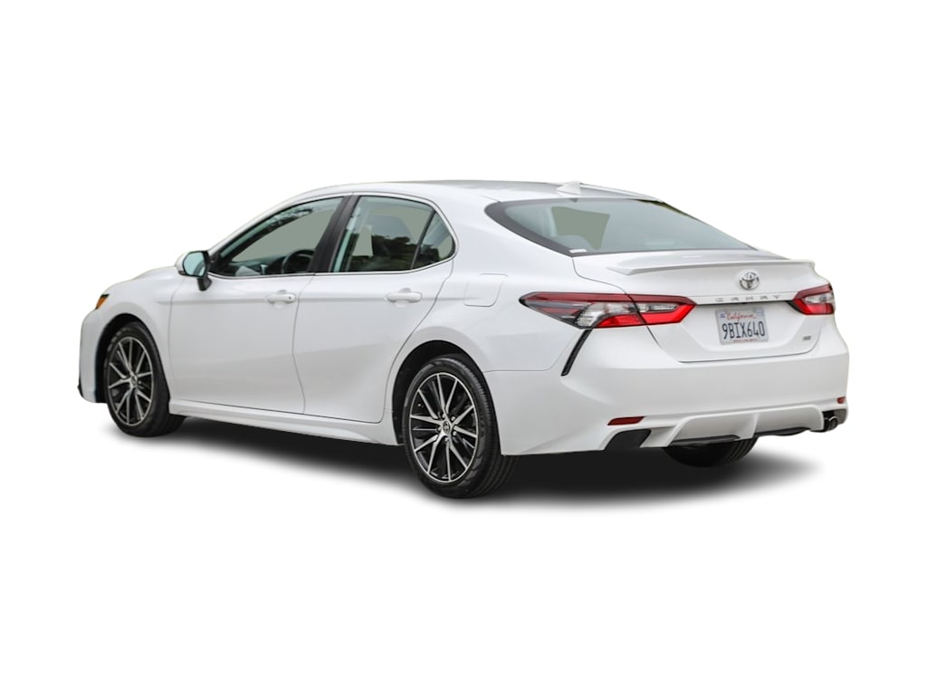 2022 Toyota Camry SE 3