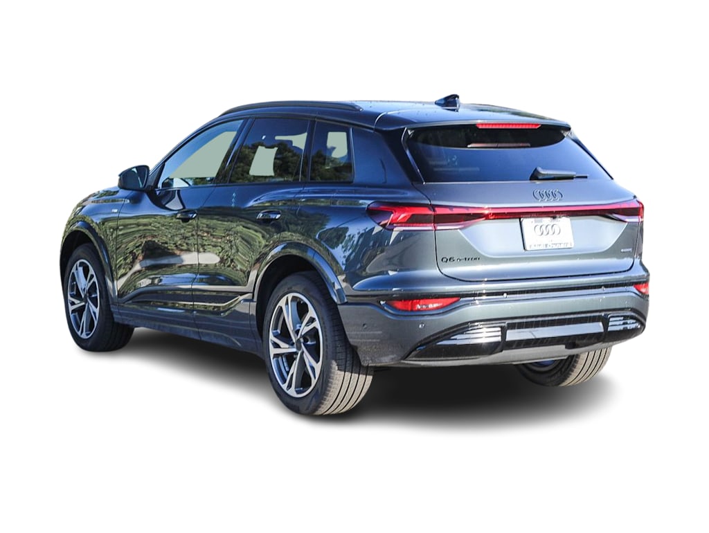 Thumbnail: 2027 Audi Q6 e-tron - 3