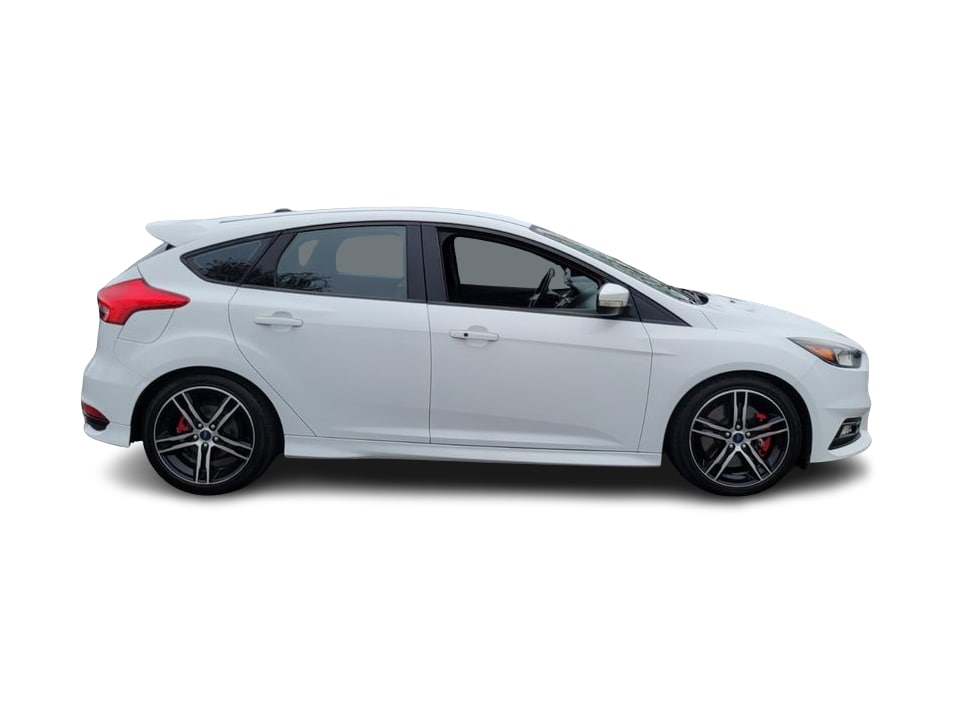 Thumbnail: 2017 Ford Focus - 18