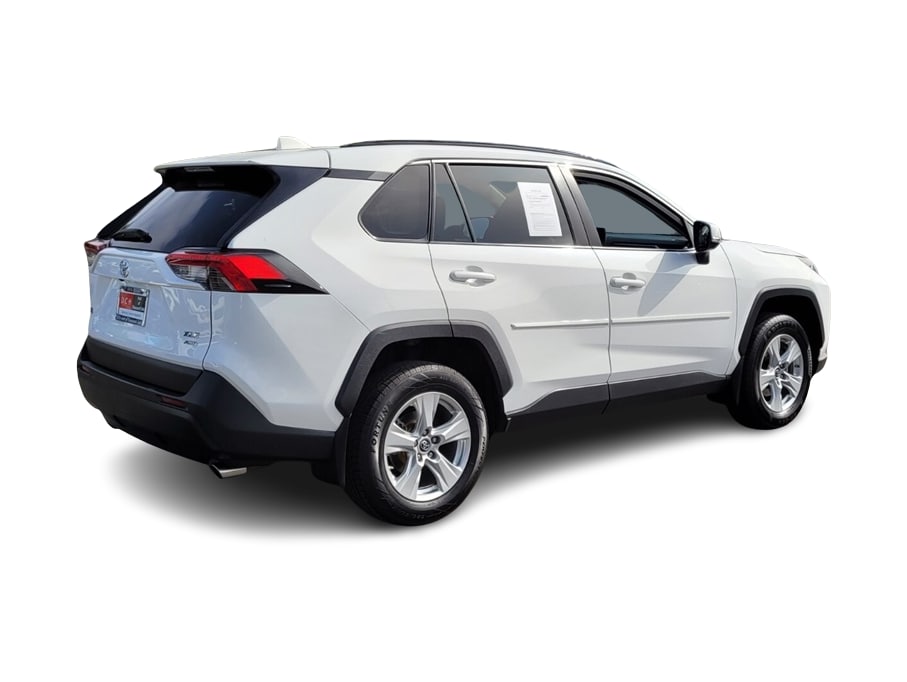 2019 Toyota RAV4 XLE 18