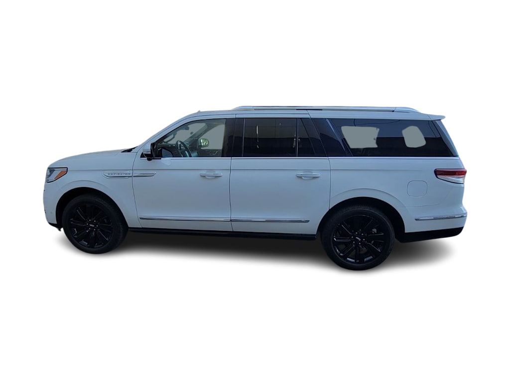 Thumbnail: 2022 Lincoln Navigator L - 2