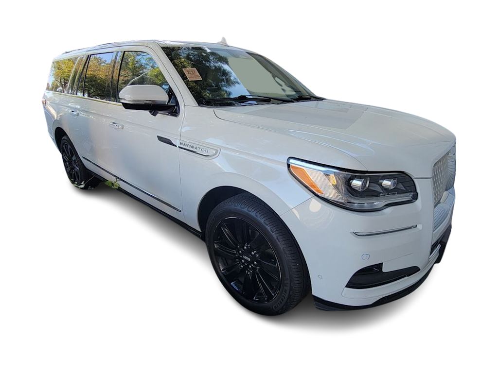 Thumbnail: 2022 Lincoln Navigator L - 7