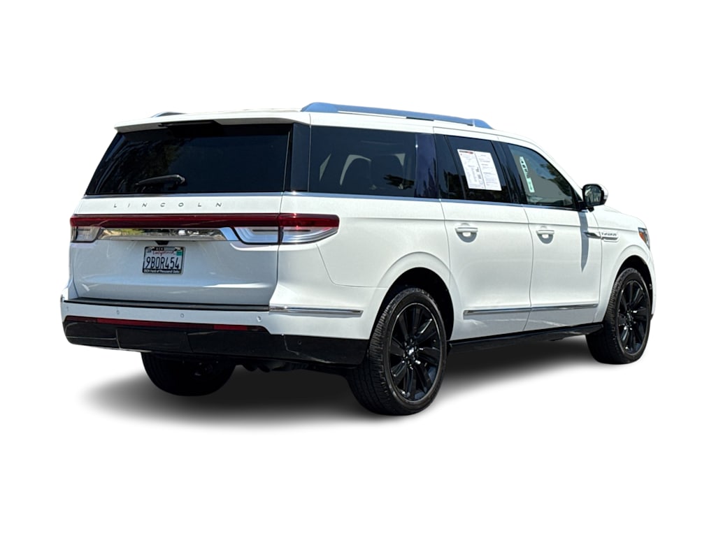 Thumbnail: 2022 Lincoln Navigator L - 17