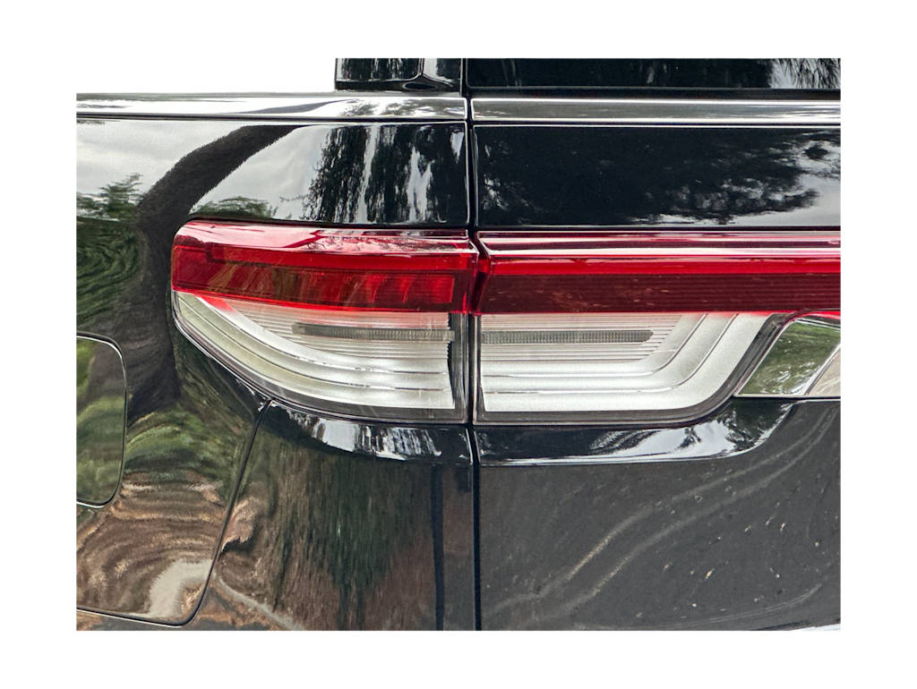 Thumbnail: 2022 Lincoln Navigator L - 28