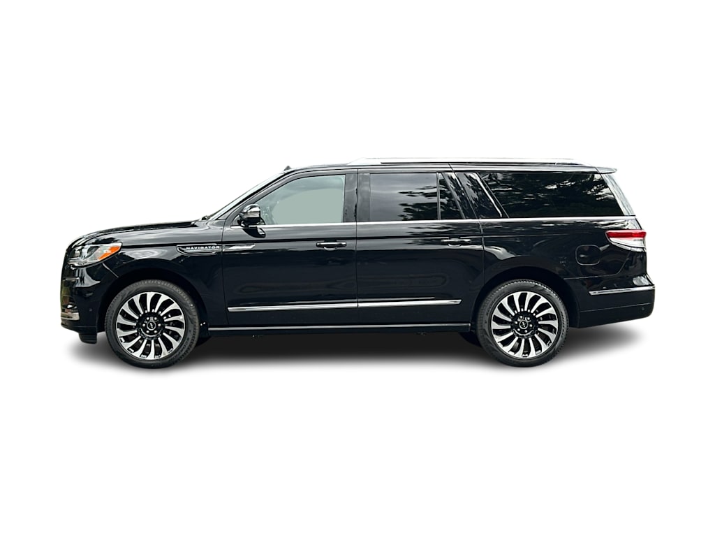Thumbnail: 2022 Lincoln Navigator L - 3