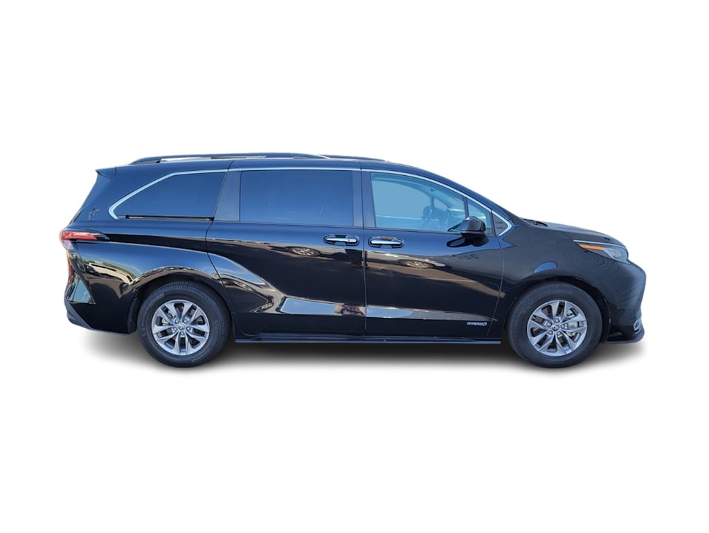 Thumbnail: 2021 Toyota Sienna - 8