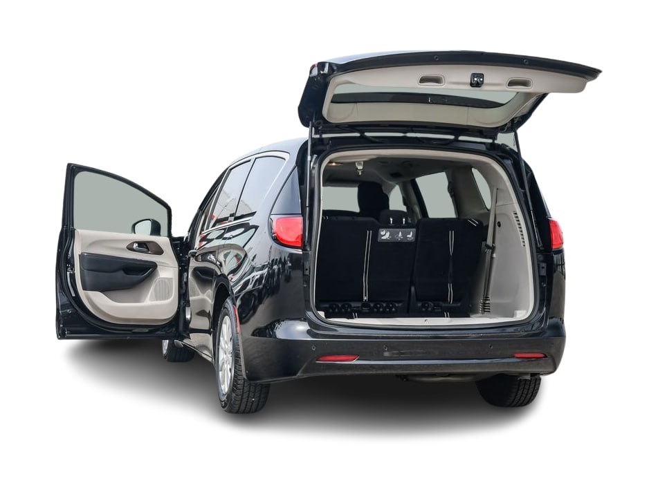 Thumbnail: 2019 Chrysler Pacifica - 17