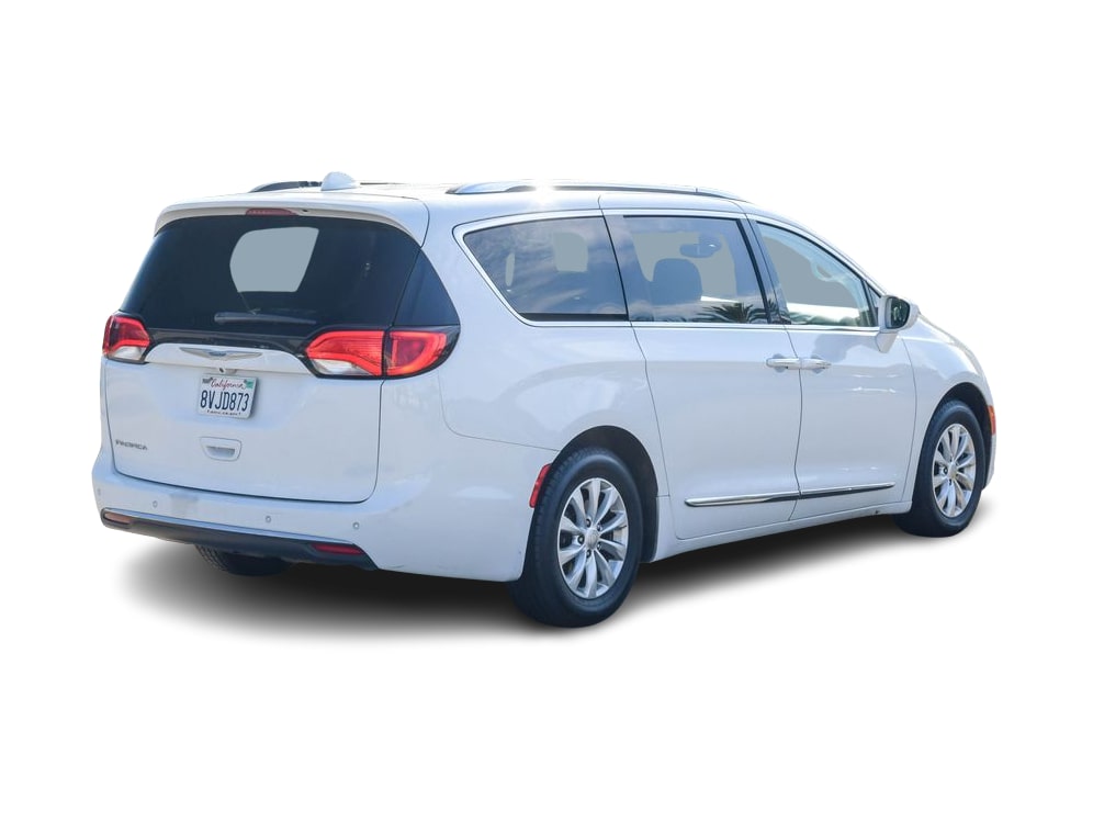 Thumbnail: 2018 Chrysler Pacifica - 20