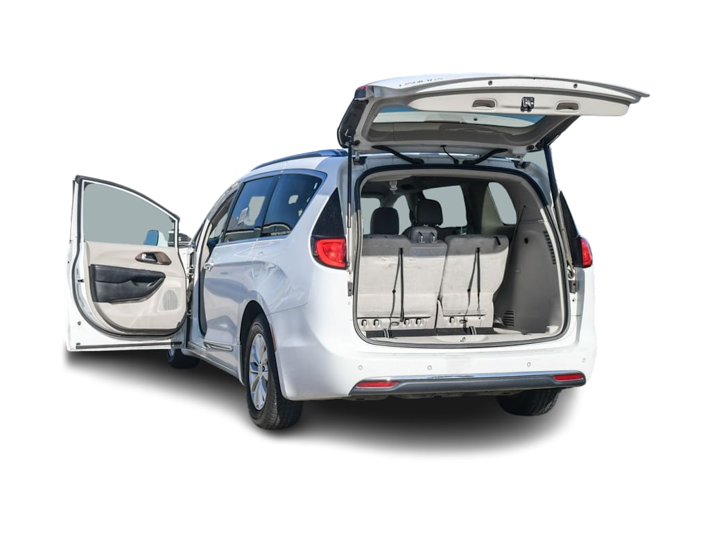 Thumbnail: 2018 Chrysler Pacifica - 14