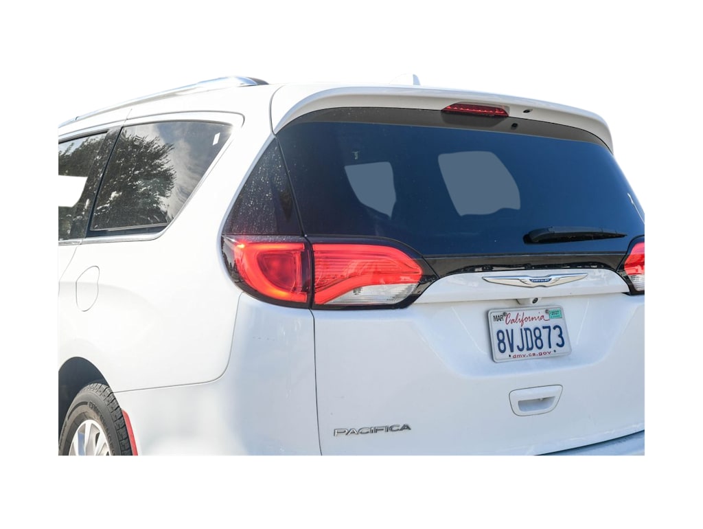 Thumbnail: 2018 Chrysler Pacifica - 3