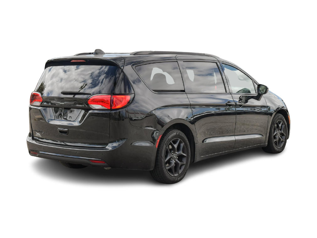 Thumbnail: 2018 Chrysler Pacifica - 20