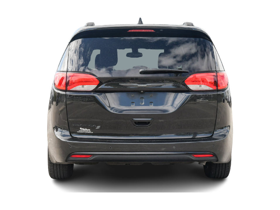 Thumbnail: 2018 Chrysler Pacifica - 4