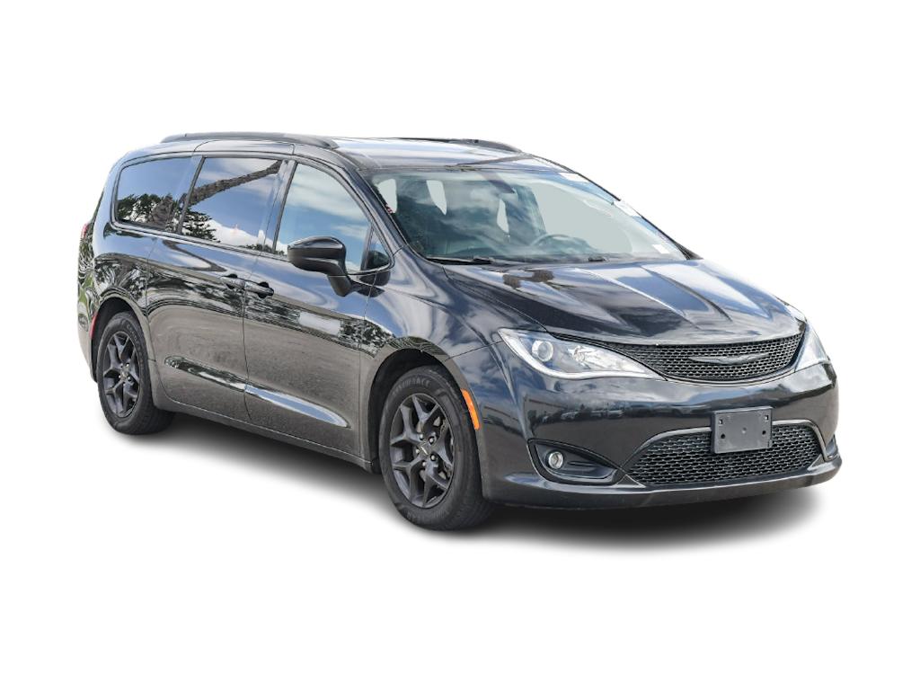 Thumbnail: 2018 Chrysler Pacifica - 16