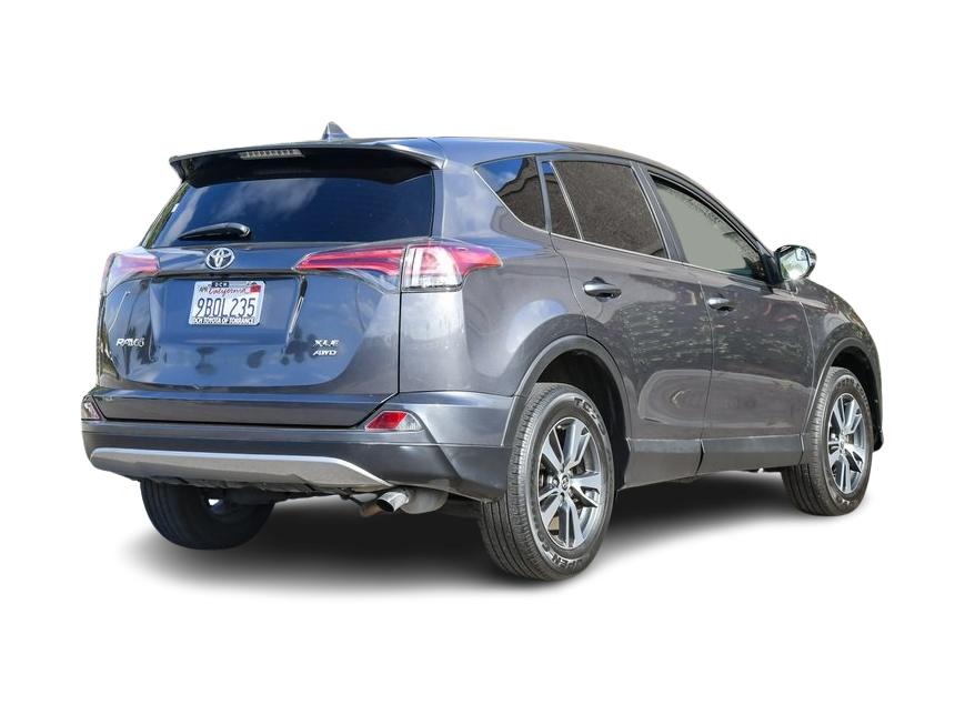 Thumbnail: 2018 Toyota RAV4 - 21