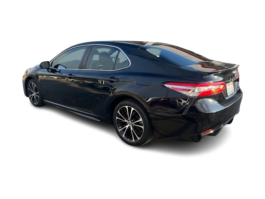 2018 Toyota Camry SE 3