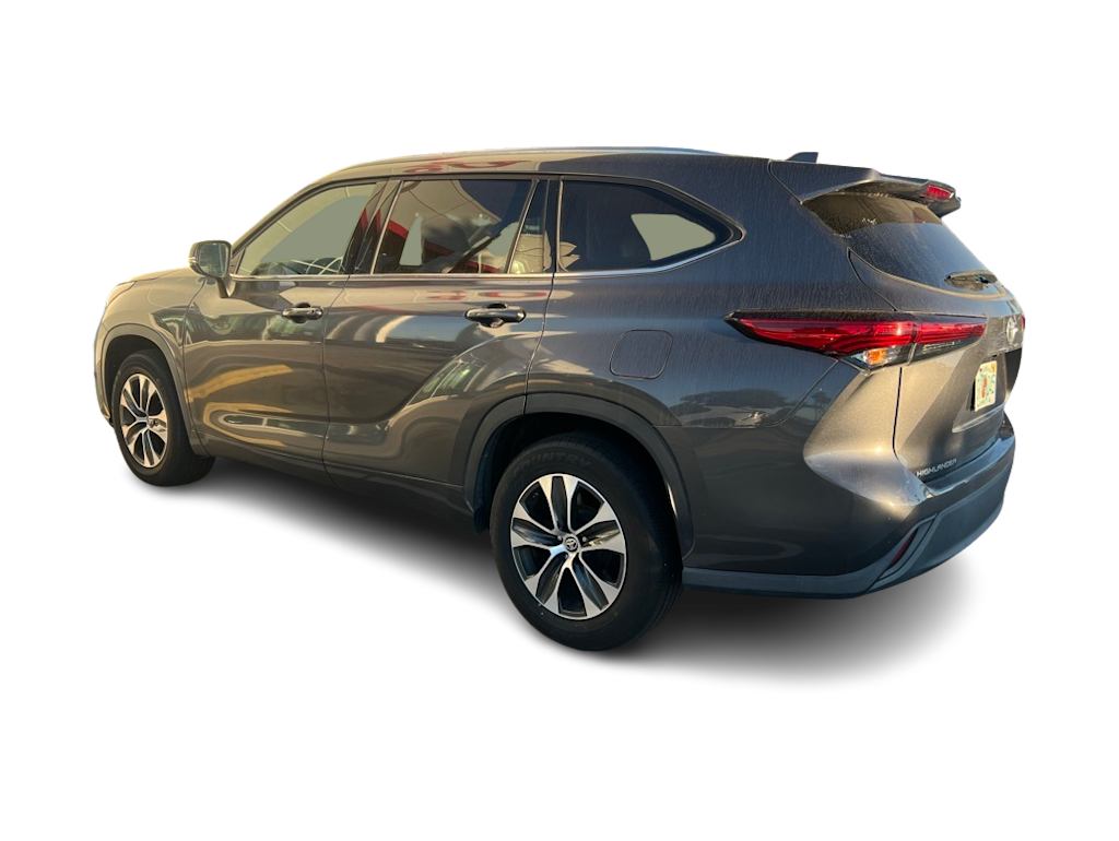 2021 Toyota Highlander XLE 3