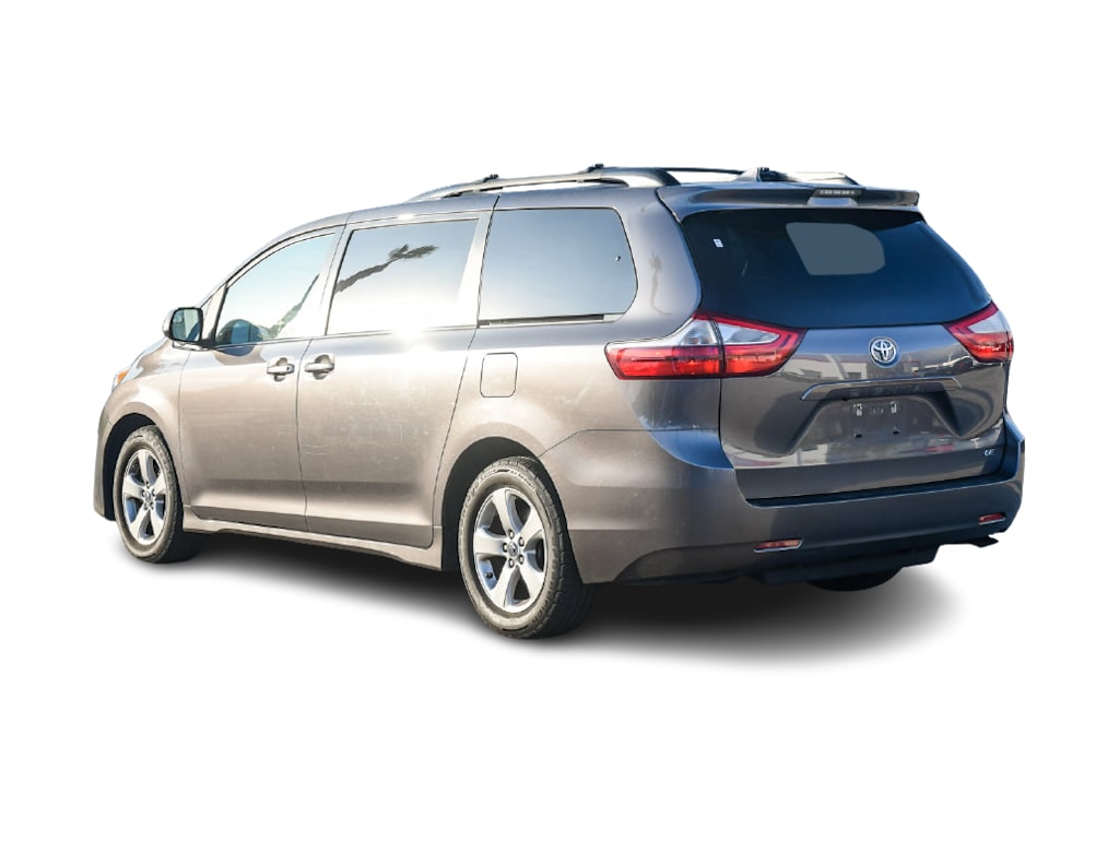 Thumbnail: 2018 Toyota Sienna - 3