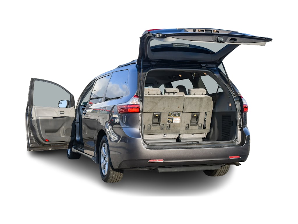 Thumbnail: 2018 Toyota Sienna - 32
