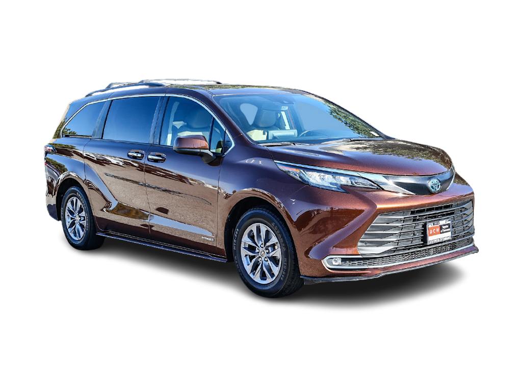 Thumbnail: 2021 Toyota Sienna - 16