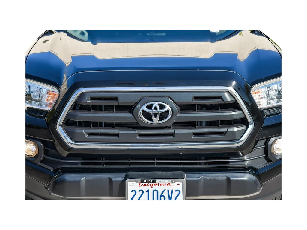 Thumbnail: 2016 Toyota Tacoma - 18