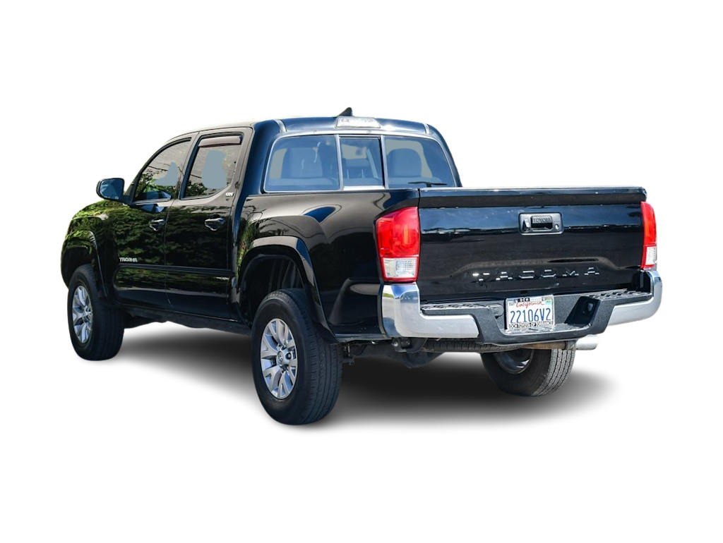 Thumbnail: 2016 Toyota Tacoma - 3