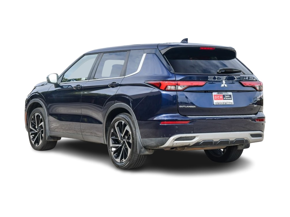 Thumbnail: 2023 Mitsubishi Outlander - 19
