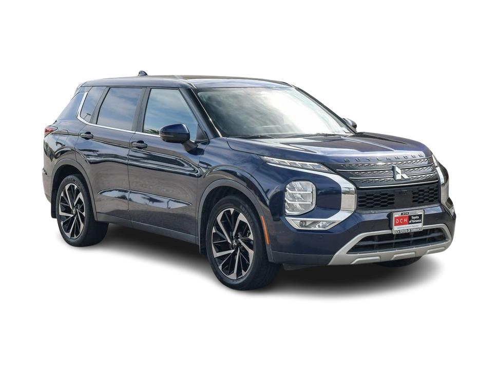 Thumbnail: 2023 Mitsubishi Outlander - 16
