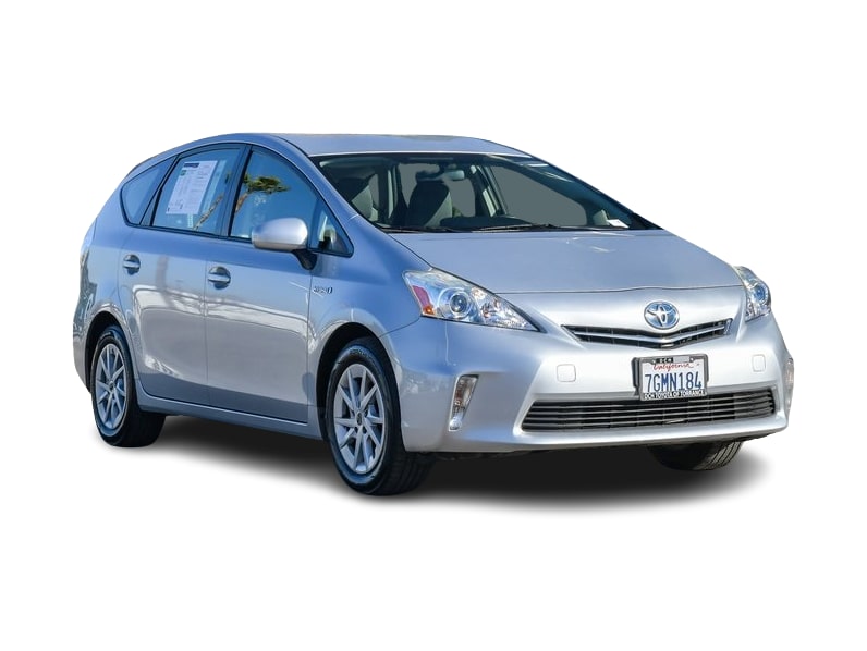 2014 Toyota Prius v Two 17