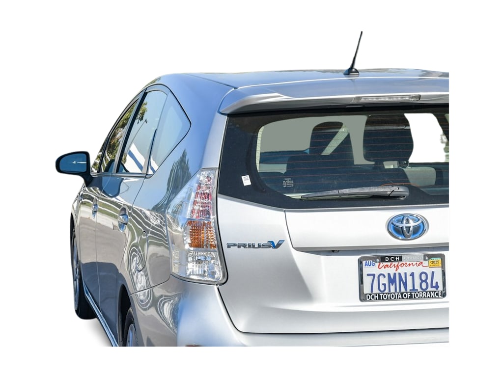 2014 Toyota Prius v Two 20